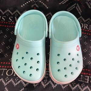 Crocs girls turquoise w/pink trim, Juniors Size 1, worn a couple times.